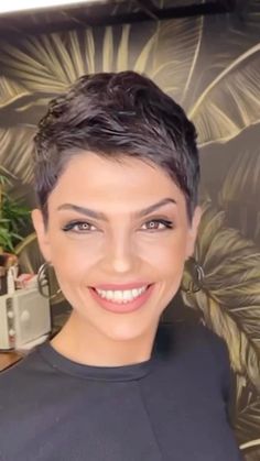 Short Hair Pixie Cuts, Short Sassy Hair, Hairstyle Trends, Super Short Hair, Pixie Hair, Edgy Short Hair, Sassy Hair, Haircuts For Medium Hair, Very Short Hair