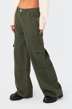 PRODUCT INFO Cargo pants Military style pockets Button closure Denim fabric 100% Cotton Model wears size S Model height is 5'9 Item care: Wash with similar color Military Green Pants Outfit, Styling Cargos, Cargo Pants Back, Outfit Outline, Olive Clothes, Olive Cargo Pants, Colored Pants Outfits, Green Cargos, Cargo Pants Green