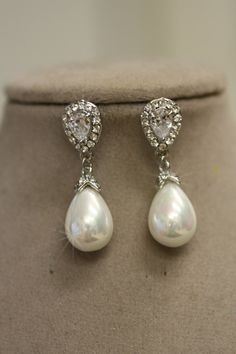 "Simply Chic bridal pearl drop earrings. Large white pear shape pearls and crystal tear shape posts. These earrings will sure make a big statment on your wedding day.They are about 2 \" long." Wedding Earrings Vintage, Jewellery Organizer, Pearl Drop Earrings Bridal, Wedding Earrings Chandelier, Crystal Earrings Wedding, Geode Earrings, Pearl Earrings Wedding, Bridal Earrings Pearl, Jewellery Shop