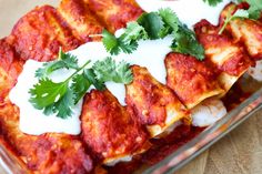 a casserole dish with meat, cheese and parsley