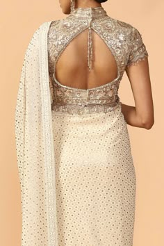 Saree Blouse Patterns Back, Saree Blouse Neckline, Cocktail Saree Blouse, Silver Saree Blouse, White Saree Look, Blouses For Women Saree, White Blouse Designs For Saree, White Blouse Designs, Lengha Blouse Designs