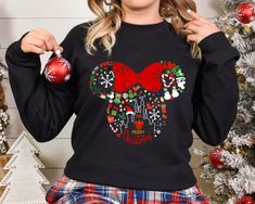 Disney Xmas Sweaters, Mickey Mouse Navidad, Christmas Latte, Duck Christmas, Disney Christmas Jumper, Animals Christmas, Christmas Duck, Funny Christmas Sweaters, Woman Shirt