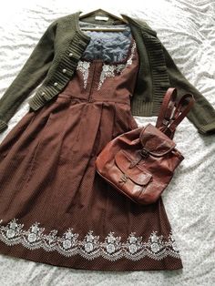 Cottage Core Clothing Aesthetic, Forest Outfit Aesthetic, Dnd Family, Hobbitcore Outfits, Goblincore Outfits, Forest Mist, Cheeseburger Soup, Mode Hippie, Cottagecore Outfits