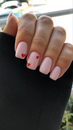 Little Heart Nail Design, Valentine Heart Nail Design, Short Nails Ideas Heart, Tiny Hearts Nails, Short Square Heart Nails, Classic Valentines Day Nails, Simple Valentines Nails Short Square, Valentines Nails Short Gel, Valentines Simple Nails