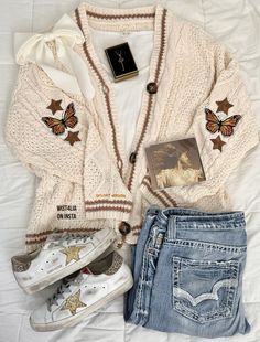 taylor swift fearless cardigan taylor’s version merch outfit ideas inspo Fearless Cardigan Taylor Swift, Aesthetic Merch Ideas, Aesthetic Person, Taylor Merch, Taylor Swift Merch, Xmas Wishlist, Taylor Swift Fearless