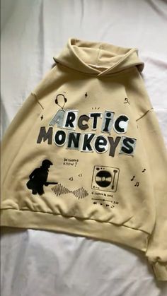 Summer At Home, Artic Monkeys, White Dining Table, Swaggy Outfits, Fashion Mistakes, Really Cute Outfits, Arctic Monkeys, Mode Vintage