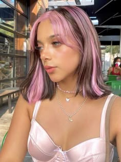 Hair Color Ideas For Summer Short Hair, Cute Short Hair Colors, Colored Stripes In Hair, Pink Highlights On Short Hair, Hair Colored Streaks, Cool Hair Colour Ideas, Color Block Hair Pink, Brown Pink Hair Color, Pink Hair Color Ideas For Black Hair