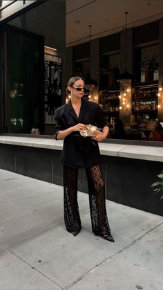 lace pants & oversized blazer Night Out Fall Outfit, Lace Pants Outfit, Outfits For Night Out, Paris Trip Outfits, Black Lace Pants, Lace Trousers, Outfit Bar, Girls Night Outfit, Outfit Elegantes