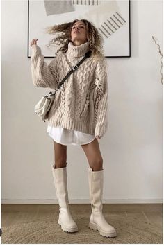 Amazing Outfits For Women Trending 2023 Outfit Grey, Mode Tips, Stylish Winter Outfits, Cold Outfits, Grey Turtleneck, Navy Sweater, Casual Winter Outfits