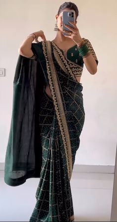 Saree With Half Sleeve Blouse, Shadi Season, Net Saree Blouse Designs, Indian Wedding Reception Outfits, Saree Outfit, Indian Makeup Looks, Best Indian Wedding Dresses, Saree Accessories, Academia Aesthetic Outfit