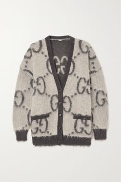 Gucci's oversized cardigan is intarsia-knitted with the instantly recognizable 'GG' motif and completely reversible, so you can choose between the fuzzy or smoother side. Inspired by vintage childrenswear, it's been made in Italy from mohair-blend in a neutral gray and ivory colorway. Wear yours with jeans or over a dress. Gucci Clothes Women, Gucci Outfits Women, Gucci Pet, Gucci Cardigan, Chanel Cardigan, Korean Winter Outfits, Gucci Jacket, Cardigan Design, Streetwear Essentials