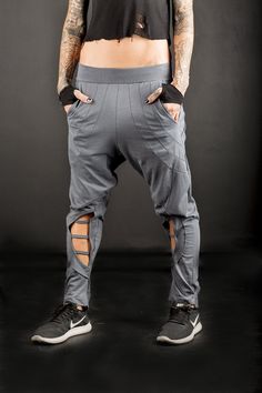 Urban low crotch Baggy Trousers/Cyberpunk women's low crotch pants/post apocalyptic baggy pants/Futuristic low crotch pants Baggy low waist pants. Decorated with stitching at the back and asymmetric ending . Pockets and big openings with straps at the front,calves exposing. Made of cotton Lycra and elastic at the waist fits better on many body types. A necessary piece for those sworn to street-fashion! A pair of pants that stands out,no need to make any effort for your appearance with this desig Baggy Cotton Bottoms For Cosplay, Techwear Harem Pants, Baggy Techwear Harem Pants, Baggy Techwear Pants For Alternative Fashion, Baggy Drop Crotch Bottoms For Festival, Hose Post, Futuristic Pants, Low Crotch Pants, Low Waist Pants