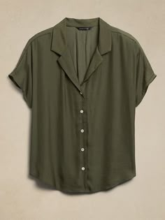 Resort Shirt | Banana Republic Academia Aesthetic Outfit, Postpartum Fashion, Minimal Chic Style, Resort Shirt, Europe Outfits, Relaxed Outfit, Rayon Shirt, Easy Trendy Outfits, Notch Collar