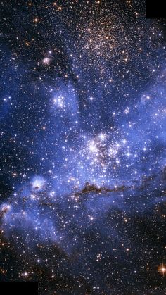 an image of some very pretty stars in the night sky with blue and white colors