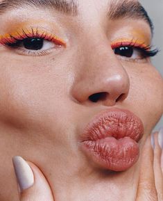 Orange And Pink Eyeliner, Red And Pink Eye Makeup, Pink And Orange Makeup, Glossier Eyeliner, Makeup Bibir, Western Makeup, Diy Lip Scrub, Sunset Fashion, Generation G