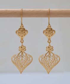 Gold Plated / 925 Sterling Silver Artisan Handcrafted Filigree Earrings Women Handmade Floral Leaf Design Jewelry Material: 925 Sterling Silver ( NICKEL FREE ) Earrings Length and Width: 2.25 Inches X 0.78 Inches FREE, FAST AND TRACKABLE SHIPPING FOR ALL EU COUNTRIES AND USA. COMES WİTH VELVET POUCH AND LUXURY GİFT BOX. These earrings are great for a dramatic everyday look. These eye catching earrings are perfect for glam. They have a round base with intricate designs going throughout. They have Nickel Free Earrings, Eu Countries, Filigree Earrings, Free Earrings, Luxury Gift Box, Earrings Women, Velvet Pouch, Design Jewelry, Intricate Designs