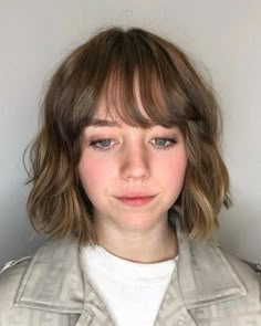 Wavy Bob Haircut, Cute Short Curly Hairstyles, Wavy Bob Haircuts, Wavy Hairstyles Medium, Wavy Bob Hairstyles, Wavy Bob