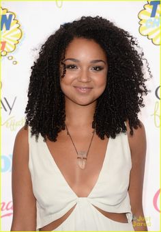 Chasing Life's Haley Ramm, Aisha Dee & Richard Brancatisano Bring Life To Teen Choice Awards 2014 | haley ramm aisha dee brancatisano life teen choice awards 01 - Photo Teen Choice Awards 2014, Big Natural Hair, Natural Hair Transitioning, Medium Curls, Tight Curls, Teen Choice Awards, Types Of Curls, Favorite Hairstyles