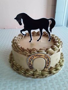 there is a cake with a horse on the top and a horseshoe on the bottom