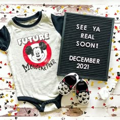 Disney Pregnancy Reveal, Second Baby Announcements, Disney Maternity, Twins Announcement, First Time Pregnancy