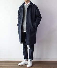 Minimalist Style Men Winter, Japan Style Man, Men’s Overcoat Outfit, Men’s Black Coat Outfit, Japanese Winter Outfits Men, Mens Winter Fashion Japan, Well Dressed Man, Minimalist Moda, Minimalist Fashion Men