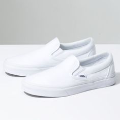 VN000EYEW00 Vans - Adult Classic Slip-On Shoes - True White Footwear Vans White Slip On Vans, Shoes For School, Sneaker Outfits, Vans White, Shoes Teen, Fresh Shoes, Hype Shoes, Vans Slip On