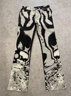 Black Pants Bleach Art, Bleached Black Jeans Design, Goth Custom Pants Void, Bleach Pants Design Grunge, Custom Pants Ideas, Bleach Painted Jeans Grunge, Punk Bleached Jeans, Custom Jeans Diy, Patterned Pants