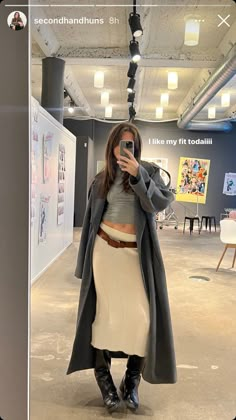 Nyc Outfits 2023, Cargo Maxi Skirt Outfit Winter, Green V Neck Sweater, Coat Outfit, Mode Inspo, Fall Winter Outfits, Fashion Killa, Skirt Outfits