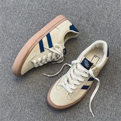 Olivia Mark - Low-Cut Canvas Shoes with Flat Soles: Classic Skateboarding Sneakers Canvas Shoes Men, Canvas Shoe, Hong Kong Style, Cut Canvas, Milan Italy, Mens Fashion Shoes, Rubber Heels, Shoes Men, Fashion Flats