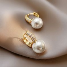 Boucles d'oreilles Hooply Pearl pour les femmes qui n'ont pas peur de l'attention


 style: boucles d'oreilles créoles de perles


 Taille (Longueur * Largeur): 37mm * 26mm


 Forme \ motif : rond


 Type de perle : Perle simulée


 Type de métaux : alliage de zinc


 Matériel: PERLE Luxury Pearl Clip-on Earrings In Elegant Style, Luxury Elegant Pearl Clip-on Earrings, Trendy Pearl Drop Earrings, Trendy Hoop Earrings With Pearl Drop, Trendy Pearl Earrings For Pierced Ears, Trendy Gold Hoop Earrings With Pearls, Trendy White Hoop Pearl Earrings, Trendy Single Hoop Pearl Earring, Trendy Pearl Earrings With Pearl Charm For Party