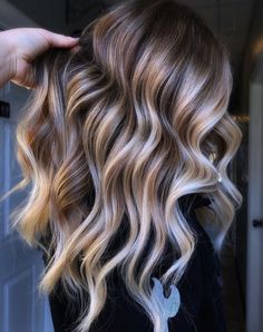 Cool Blonde Balayage Hair Colored Money Piece, Colored Money Piece Hair, Cool Blonde Balayage, Balayage Hair Ideas, Money Piece Hair, Beige Blonde Balayage, Partial Balayage, Ash Brown Balayage, Balayage Long Hair