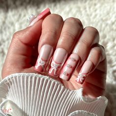 ♥️Nails are handmade and made to order using acrylic tips and long lasting gel nail polish. Each nail set can last up to 3 weeks and are reusable with proper application and care. Nails pictured: long coffin 𝑭𝒓𝒆𝒆 𝒔𝒕𝒂𝒏𝒅𝒂𝒓𝒅 𝒔𝒉𝒊𝒑𝒑𝒊𝒏𝒈 𝒐𝒏 𝒐𝒓𝒅𝒆𝒓𝒔 $35+! *We are not responsible for wrong sizes. Please make sure the correct sizes are provided in the order. Nail sizing kits are available for purchase under Nail Necessities. ♥️𝐄𝐚𝐜𝐡 𝐧𝐚𝐢𝐥 𝐨𝐫𝐝𝐞𝐫 𝐢𝐧𝐜𝐥𝐮𝐝𝐞𝐬 𝟏𝟎 𝐜𝐮𝐬𝐭𝐨𝐦 𝐧𝐚𝐢𝐥𝐬 𝐚𝐧𝐝 𝟏 𝐧𝐚𝐢𝐥 𝐤𝐢𝐭 𝐰𝐡𝐢𝐜𝐡 𝐢𝐧𝐜𝐥𝐮𝐝𝐞𝐬: -24 adhesive tabs -1 nail glue tube -1 nail buffer block -1 cuticle stick -2 alcohol pads -Care & application instructions ⭐️𝐂𝐮𝐬𝐭𝐨𝐦𝐞𝐫 𝐒𝐞𝐫𝐯𝐢𝐜𝐞 -All nail sets are made to order so please allow 1-2 weeks per na Coquette Nail, Nail Buffer Block, Bow Nails, Acrylic Tips, Medium Almond, Short Coffin, Nail Pictures, Nails Fake, Nail Buffer