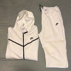 Brand New Never Worn! Both Top & Bottom Sizes 2x Tall Jacket Cu4489-100 Pants Cu4495-100 Nike Casual, Nike Windrunner, Designer Sportswear, Men Sport Pants, Tracksuit Men, Cotton Sweatpants, Nike Tech Fleece, Nike Tech, Tech Fleece