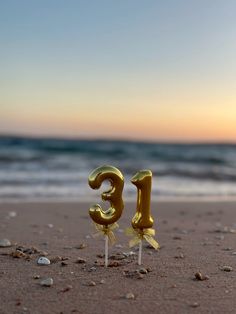 the number thirteen is placed in the sand at the beach