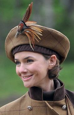 Tweed Beret from The House of Bruar - nice feather hat pin too! http://www.annabelchaffer.com/categories/Ladies-Hats-%26-Furs/ Plaid Beret, Scottish Tweed, Ladies Hats, Pheasant Feather, Mode Turban, Hat Beret, Feather Hat, Fancy Hats, Millinery Hats