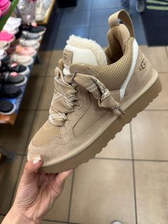 Brown Nike Shoes Aesthetic, Ugg Sneakers Aesthetic, Ugg Fall Aesthetic, Ugg Boots Coquette, Coquette Ugg Boots, Aesthetic Apps Games, Shoes For School, Jordan Shoes Retro