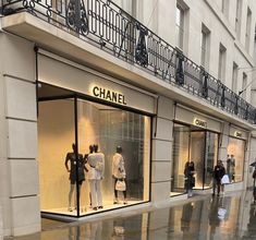 Luxury Life Aesthetic, London Icons, London Kensington, Chanel Boutique, London Shopping, London Brands, Chanel Store, Chanel Brand