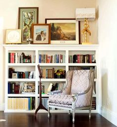 a chair sitting in front of a book shelf filled with books