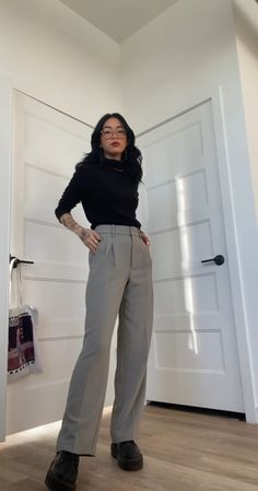 Neutrals Work Outfit, Professional Egirl Outfits, Business Intern Outfit, Restaurant Business Casual Outfits, Thrifted Business Outfits, Loose Professional Outfits, Smart Casual Ideas Women, Office Outfits Women Pants, Slacks Outfits For Women