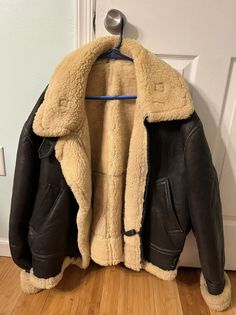 Excelled, B3 Sheep Jacket Outfit, Shearling Jacket Outfit Aesthetic, Winter Sheepskin Aviator Leather Jacket, Vintage Winter Shearling Outerwear, Leather Coat Outfit, Men Winter Jacket, Vintage Brown Shearling Leather Jacket, Winter Jacket Outfits, Sheepskin Coat