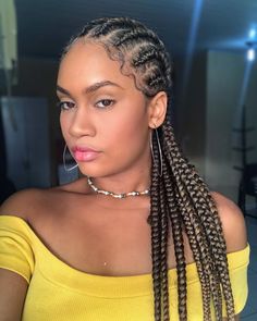 Penteados com box braids: 40 inspirações + tutoriais de arrasar Weaving Hairstyles For Black Women, Gana Braids, Ghana Weaving Hairstyles, All Back Hairstyle, Weaving Hairstyles, Ghana Braids Hairstyles, Ghana Weaving, Hairstyles List, Peekaboo Hair