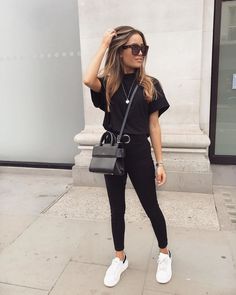 Woman All Black Outfits #woman #fashionoutfits #blackoutfit #fashiontrends #fashion #dressesforwomen #blackfashionblogger #blackfashion #fashiontrends2019 Kate Hutchins, Mode Casual, All Black Outfit, Looks Chic, Winter Fashion Outfits, Street Styles