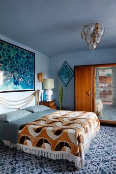 the bedroom is decorated in blue and orange