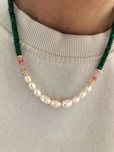 Making Beaded Jewelry, Small Pearl Necklace, Beaded Jewelry Earrings, Pearl Beaded Necklace, Stacked Necklaces, Rainbow Jewelry, Pearls Necklace, Jewelry Lookbook, Bead Jewellery