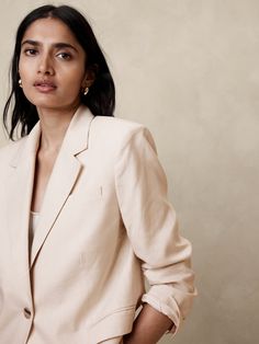 This relaxed blazer is crafted from drapey viscose rayon and luxurious linen for beautiful breathability, cut with relaxed proportions for modern, and at-ease elegance, no matter the occasion.  RELAXED FIT: Expertly cut for a loose fit.  Strong shoul Elegant Relaxed Fit Linen Outerwear, Chic Linen Blazer For Spring, Chic Summer Relaxed Fit Blazer, Chic Linen Spring Blazer, Elegant Summer Blazer In Relaxed Fit, Modern Linen Blazer For Spring, Chic Blazer With Relaxed Fit And Lapel Collar, Elegant Blazer With Lapel Collar In Relaxed Fit, Elegant Blazer With Relaxed Fit And Lapel Collar