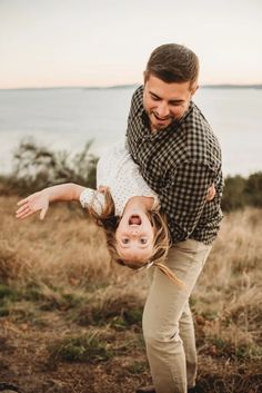 Fall Photoshoot Family, Outdoor Family Photoshoot, Cute Family Photos, Family Photos With Baby, Outdoor Family Photography