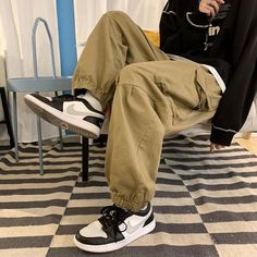 Mens Streetwear Pants, Mens Skater Fashion, Khaki Pants Outfits, Baggy Clothes Men, Mens Aesthetic Fashion, Corduroy Skirt Outfit, Cargo Pants Outfit Men, Japanese Trends, Male Pants