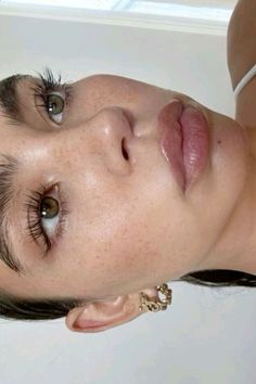 Aesthetic Easy Makeup, No Makeup Look Aesthetic, Minimalistic Make Up, Easy Clean Makeup Looks, Very Pale Skin Makeup, Natural Makeup Looks Green Eyes, Rosy Eye Makeup, Makeup With Acne Skin, Natural Girl Makeup