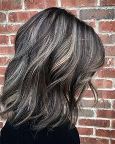 Brown Hair Pictures, Brown Hair With Silver Highlights, Grey Brown Hair, Gray Balayage, Grey Hair Transformation, Grey Highlights, Covering Gray Hair, Dark Hair With Highlights, Silver Hair Color