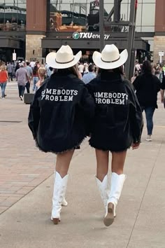 Country To Country Outfit, Matching Cowgirl Outfits, Country Nashville Outfits, Chic Cowgirl Aesthetic, Cowgirl Country Outfits, Country Girl Outfits Concert, Megan Moroney Outfits Concert, Creed Concert Outfit Ideas, Kelsea Ballerini Concert Outfit Ideas